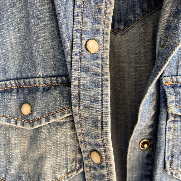 j crew | denim shirt | medium wash | size XS - Picture 3 of 9